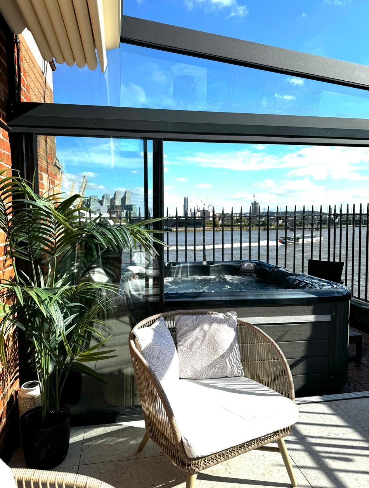 3 X Bedroom Riverside Flat With Hot Tub On Roof Terrace Лондон Экстерьер фото